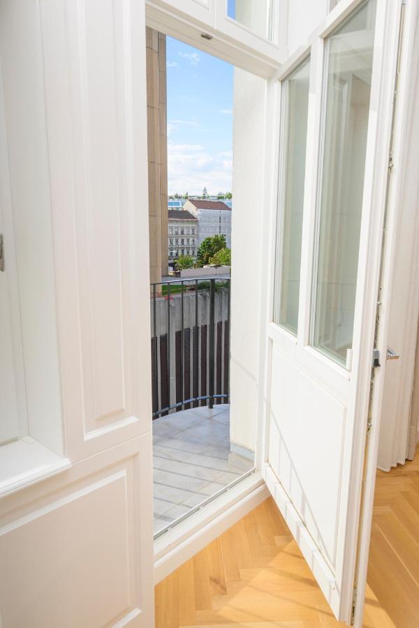 Luxury Raimund Theatre Apartment Wien
